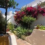 Casa Rustica Com Jardim Privado