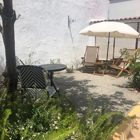 Casa Rustica Com Jardim Privado 아파트 *