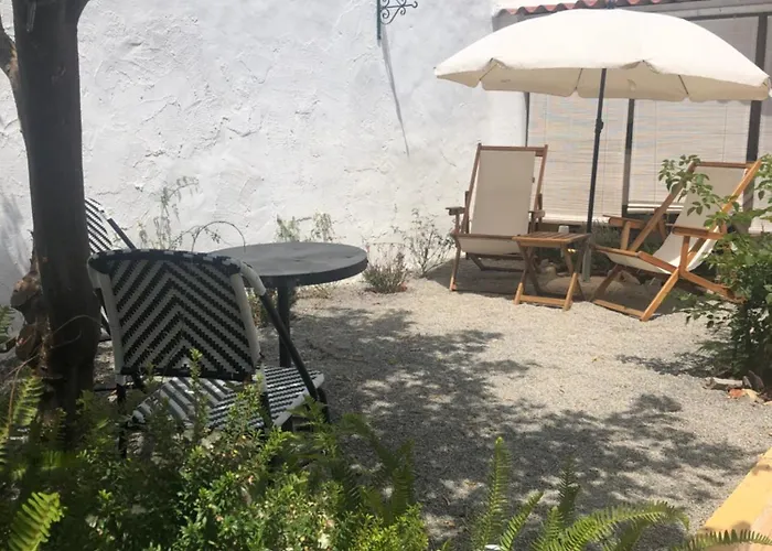 Casa Rustica Com Jardim Privado 아파트 *